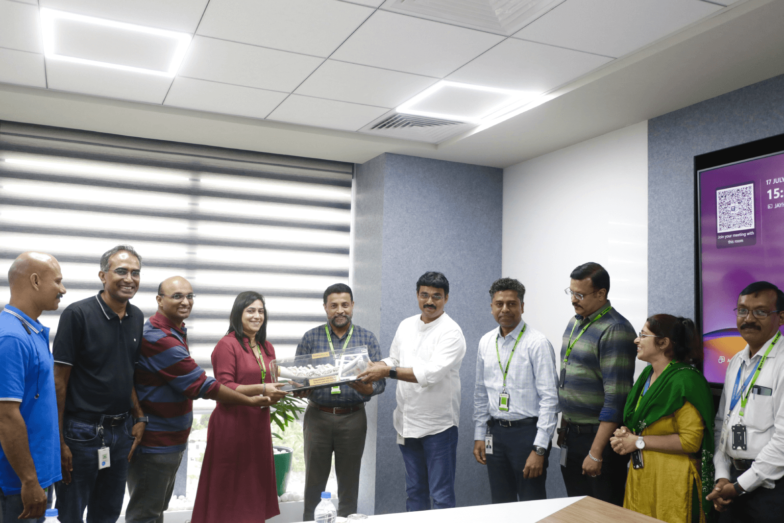 CEO Technopark, Col Sanjeev Nair (Retd.) presenting a memento to Team H&R Block for being ranked #1 in India for midsize workplaces by the Great Place to Work® Institute (India).