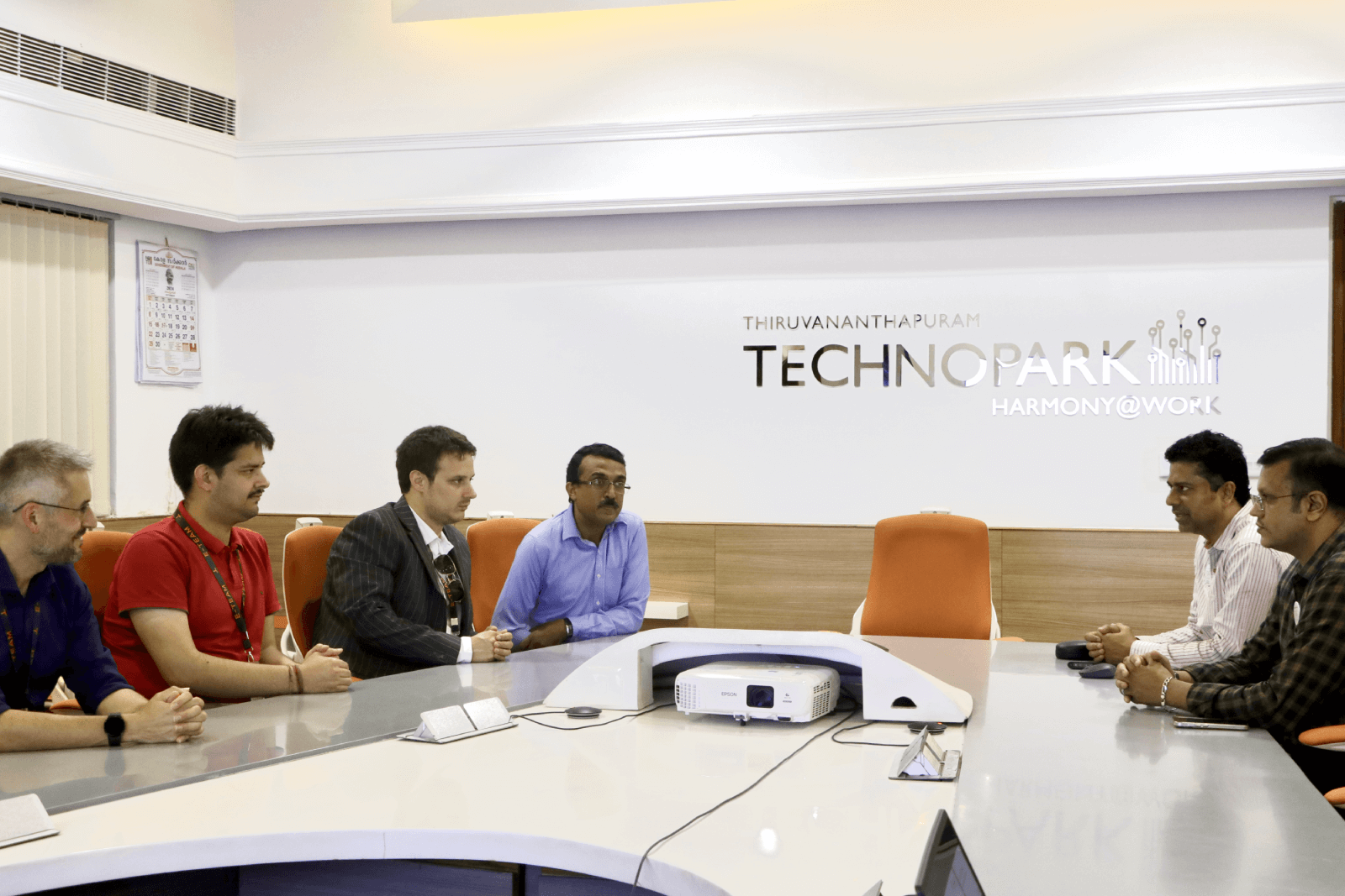 Team Technopark in conversation with the delegation of international experts in cybersecurity.