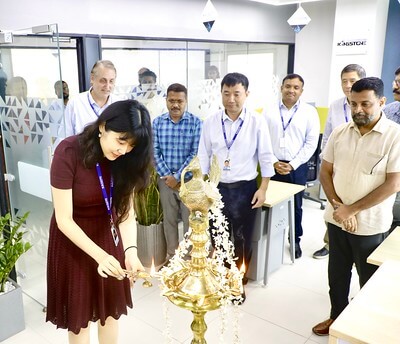 Ms. Amanda Ying lighting the inaugural lamp.