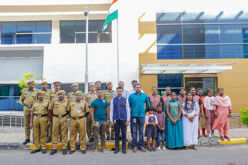 Shri Vasanth Varada with the attendees of the event.