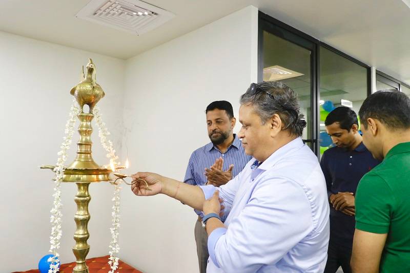 Mr. Raghu Hariharan, Co-founder, Quantiphi, lighting the inaugural lamp.